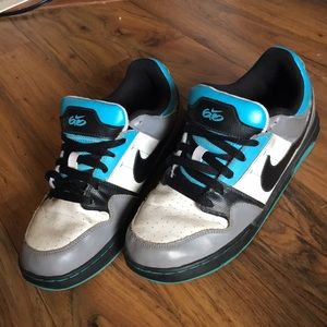 Boys Nike skater shoes